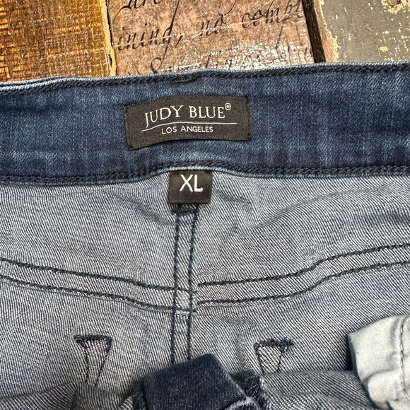 Judy Blue Denim Shorts / XL - Picture 3 of 6